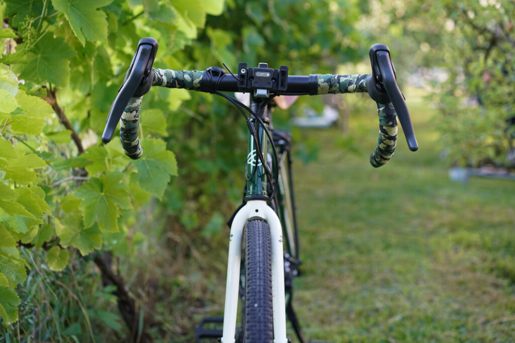 Der Lenker und das Fahrrad von vorne (Cinelli Hobootleg Easy Travel)